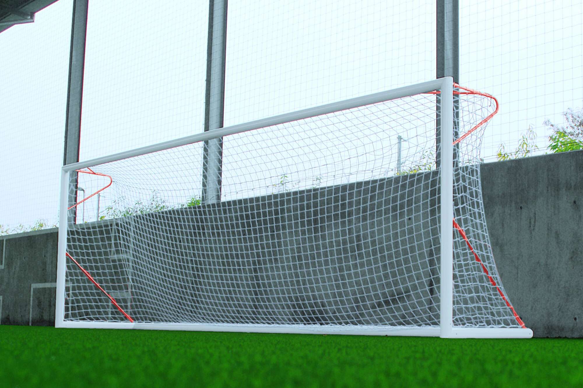 Image du produit : But de foot à 8 transportable 6 x 2,1 m en aluminium - Couleur au choix