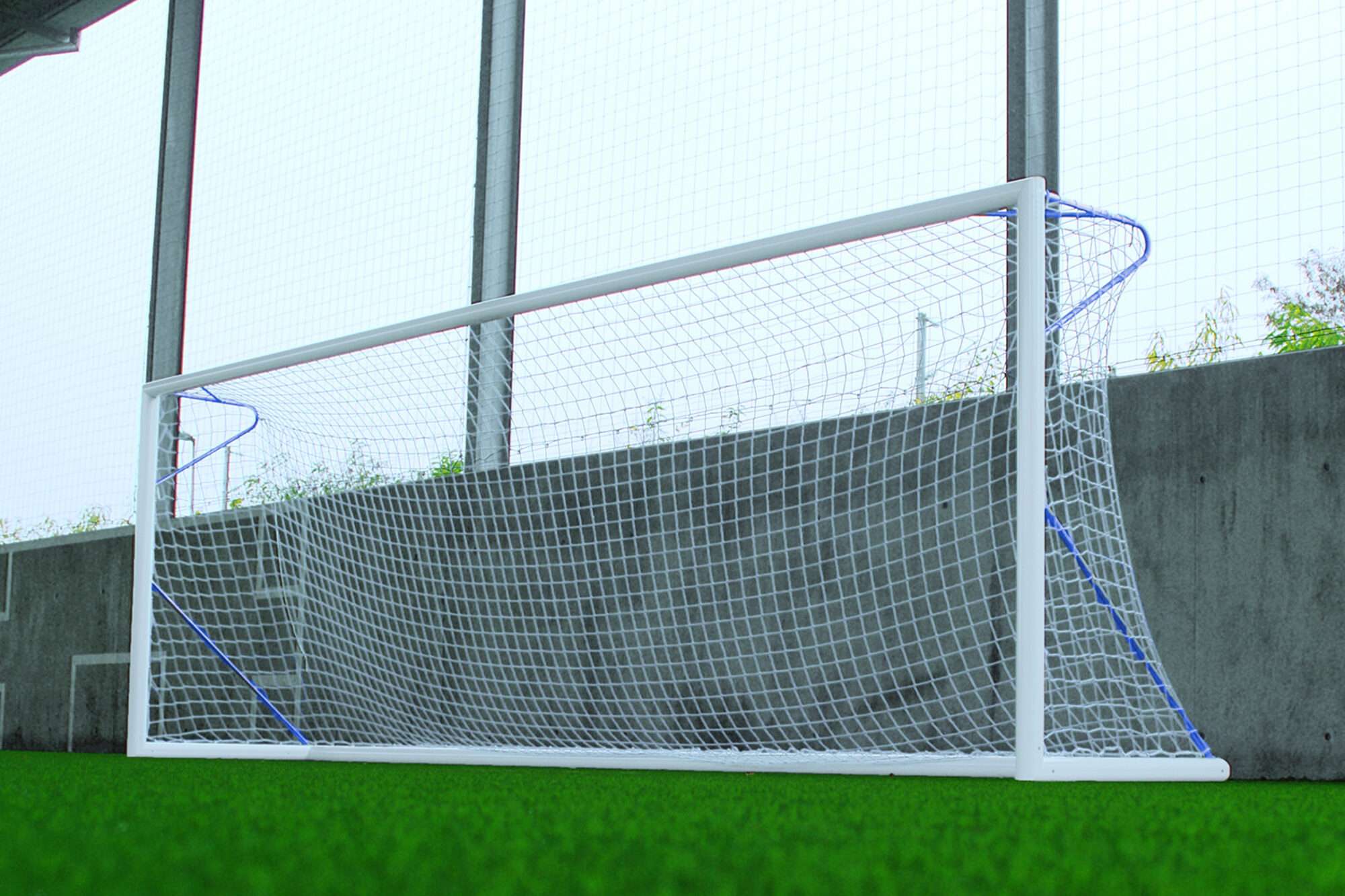 Image du produit : But de foot à 8 transportable 6 x 2,1 m en aluminium - Couleur au choix