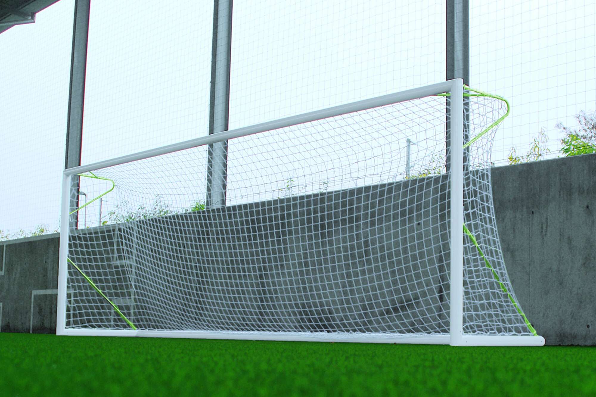 Image du produit : But de foot à 8 transportable 6 x 2,1 m en aluminium - Couleur au choix