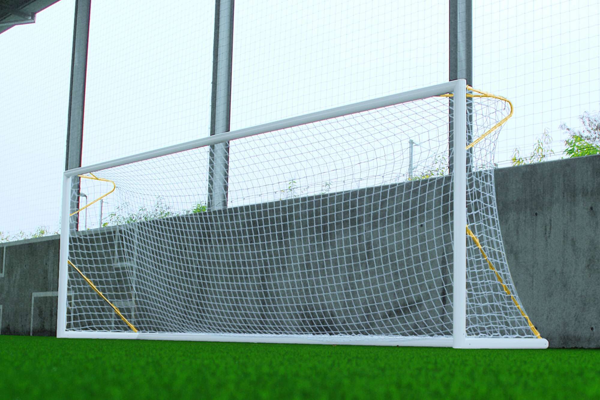 Image du produit : But de foot à 8 transportable 6 x 2,1 m en aluminium - Couleur au choix