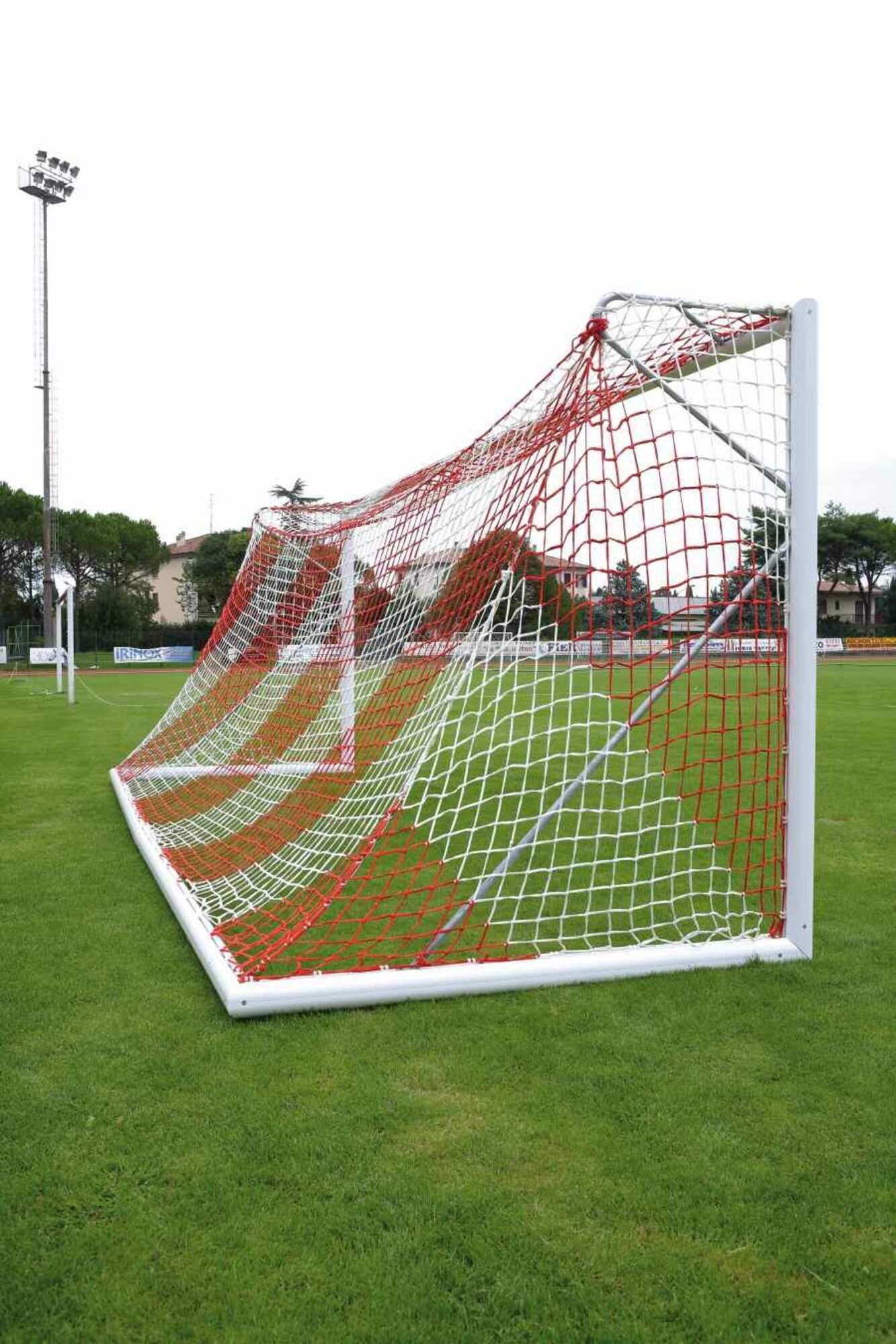 Image du produit : Filet de foot - 7,32 x 2,44 x 0,8 x 2m - 2mm - BLANC / ROUGE