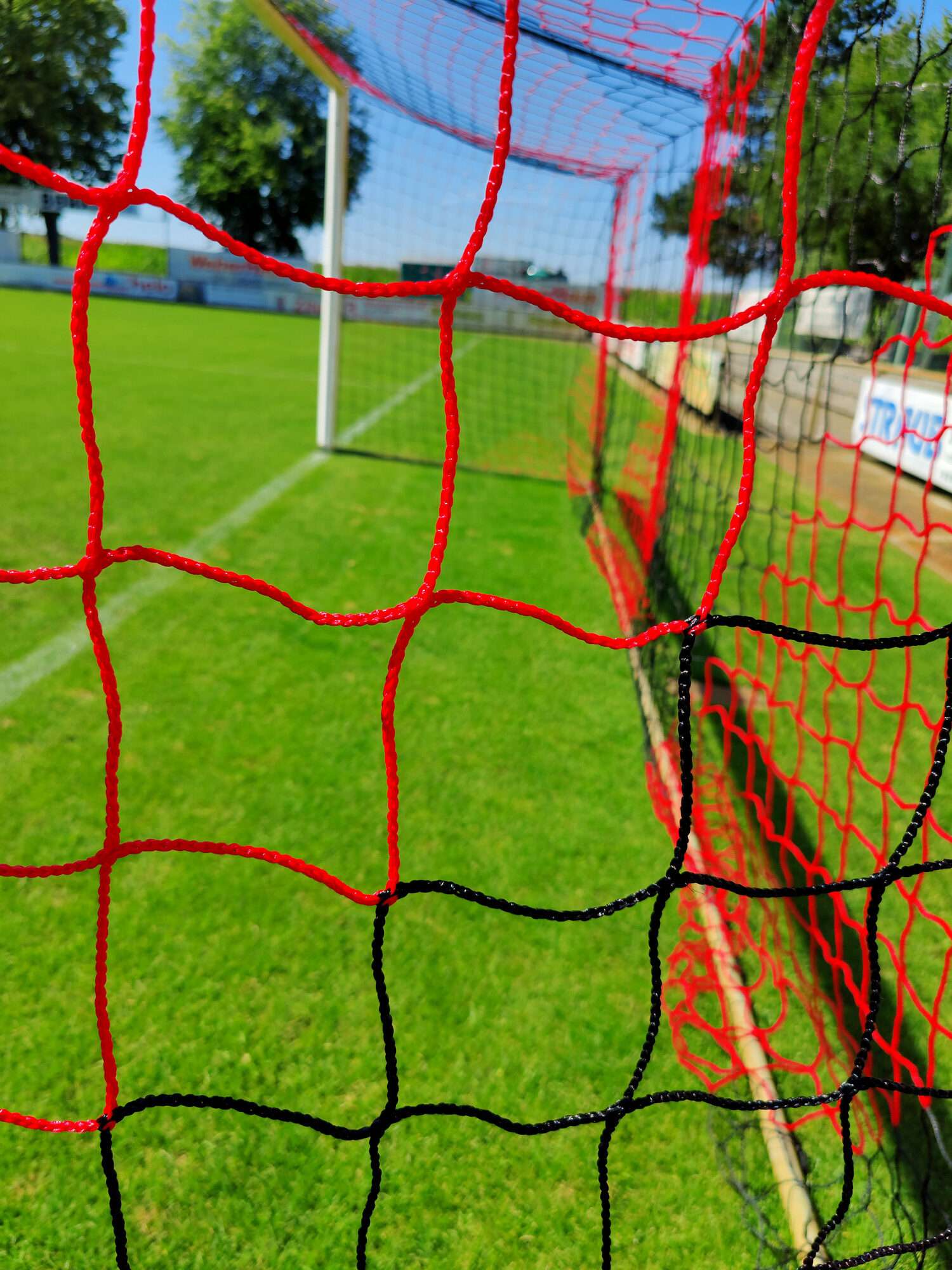 Image du produit : Filet de foot - 7,32 x 2,44 x 2 x 2m - 4mm - NOIR / ROUGE