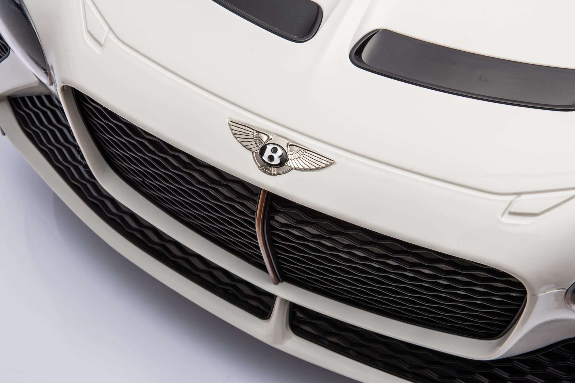 Image du produit : Voiture Électrique pour Enfant Bentley Bacalar Officielle – Blanche (3 à 8 ans)