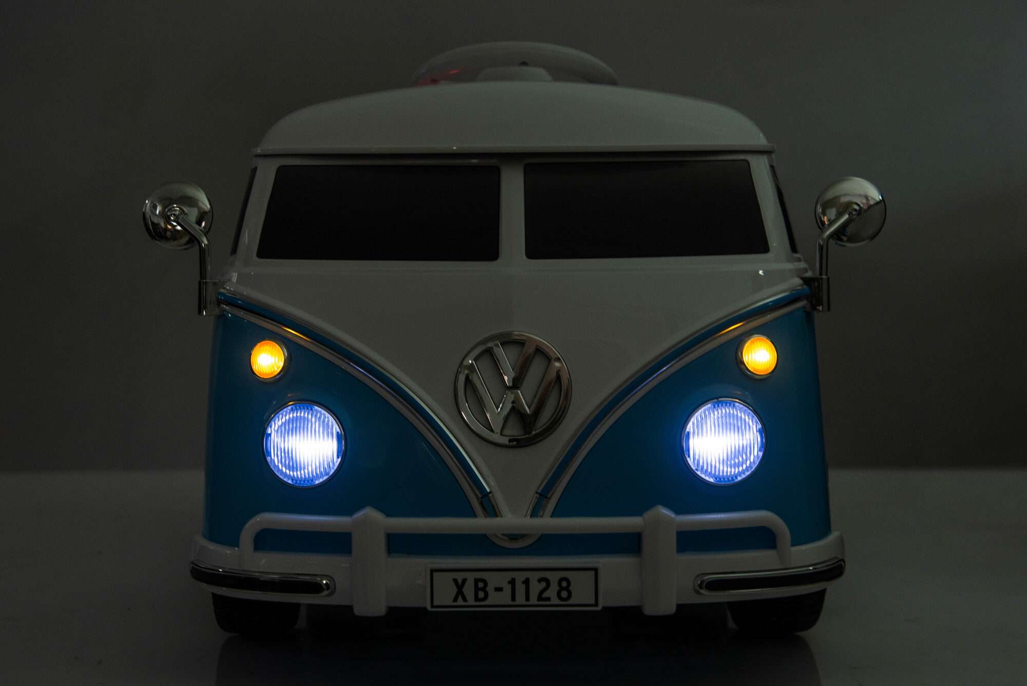 Image du produit : Voiture Électrique pour Enfant Volkswagen Officielle – Bleu & Blanc (3 à 8 ans)