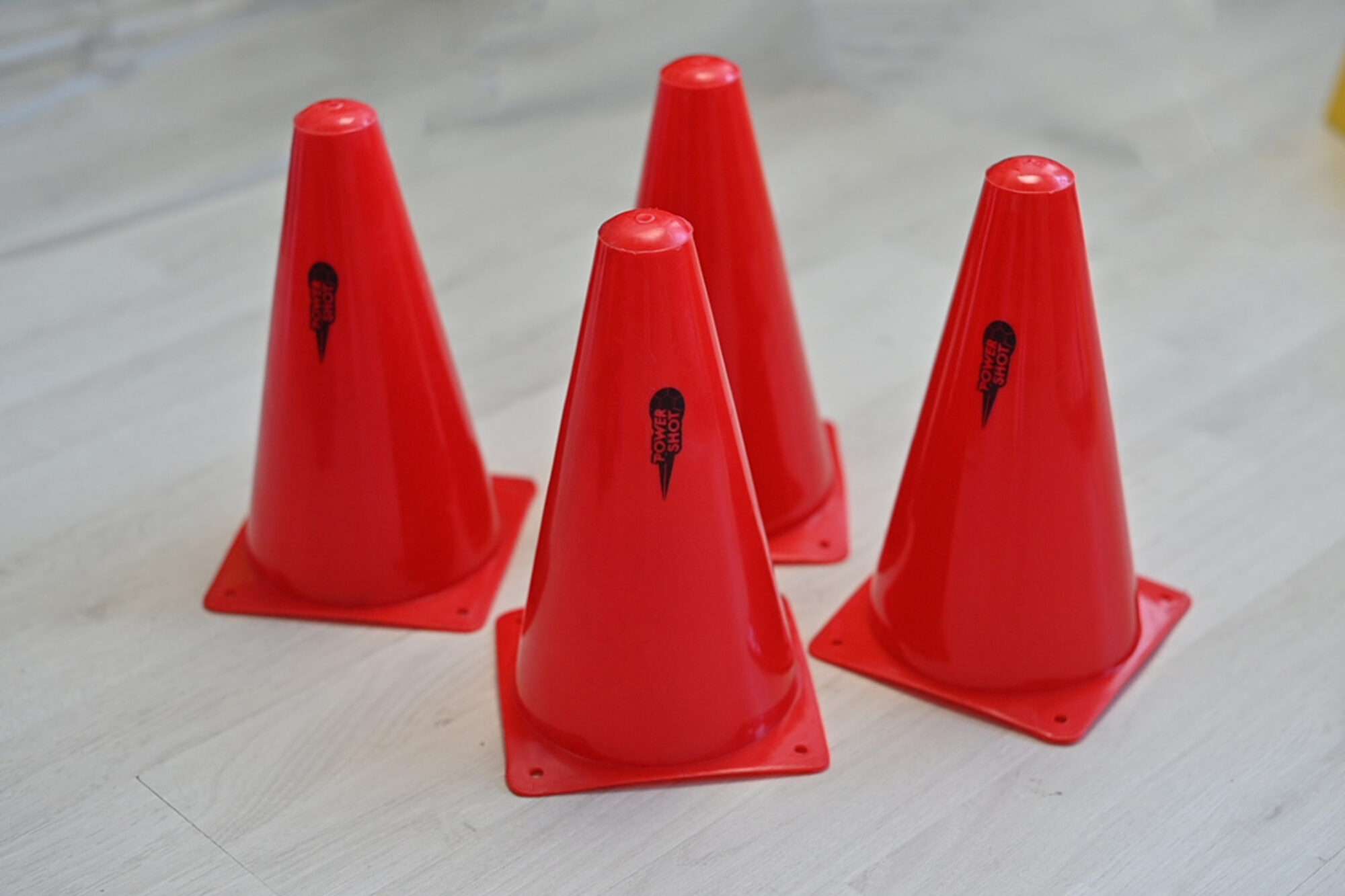 Image du produit : Lot de 4 cônes de délimitation - 23cm - Couleur au choix
